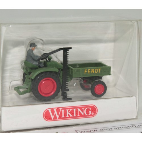 0899 39 27 WIKING - Trattore FENDT con cassone e falce 1/87