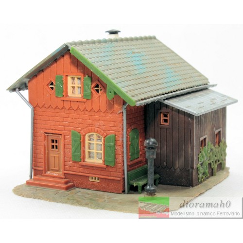 131 FALLER - Casa del guardia barriera + Omaggio 1/87